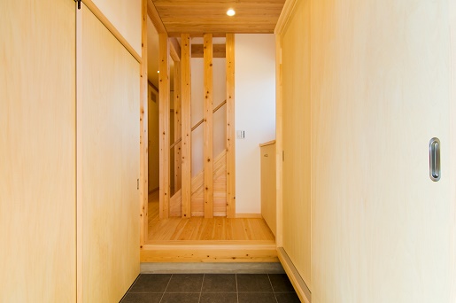 豊田市の木の家工務店都築建設の施工例ｍ様邸玄関