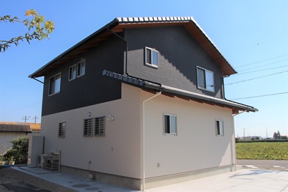 豊田市木の家工務店都築建設の豊田市広美町注文住宅防火サイディングの外壁の家