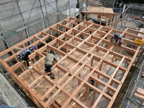 豊田市の雨楽の家工務店都築建設の上棟