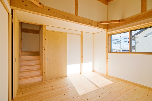 豊田市の木の家工務店都築建設の施工例ｍ様邸寝室1