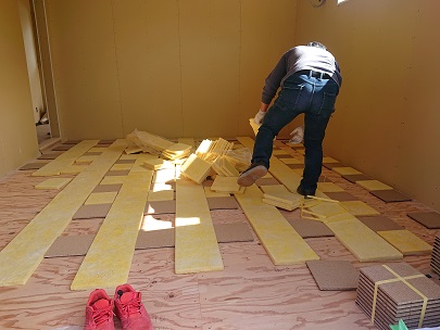 豊田市木の家工務店都築建設の完全防音室のある新築工事床施工