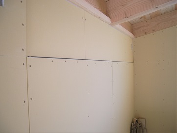 豊田市木の家工務店の都築建設が手掛けた「心地よい防音室（音楽室）の増築工事　壁
