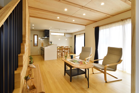 豊田市木の家工務店都築建設の施工例リビングダイニングキッチン