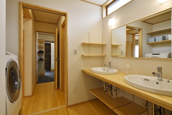 豊田市木の家工務店都築建設の施工例　２ボール洗面カウンター　洗面所