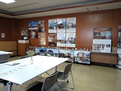 三河の工務店都築建設のイベント「木の家住まい相談会」展示の様子