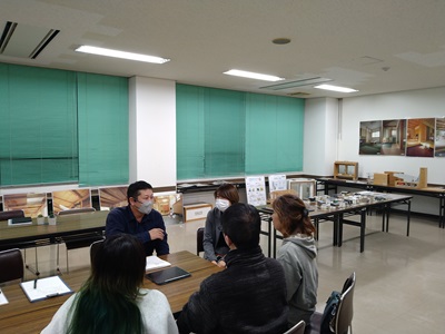 豊田市木の家工務店都築建設の住まい相談会の様子　建替え物件の相談
