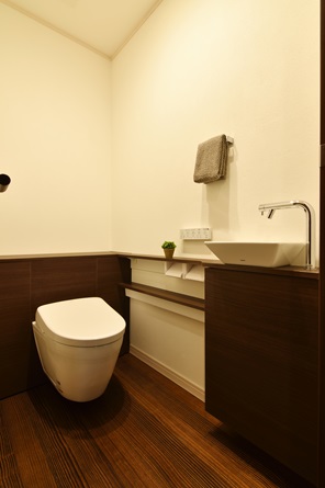 豊田市木の家工務店都築建設の岡崎市注文住宅　広いトイレ空間