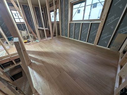 豊田市木の家工務店都築建設　幸田町新築住宅大工工事フロアー張り