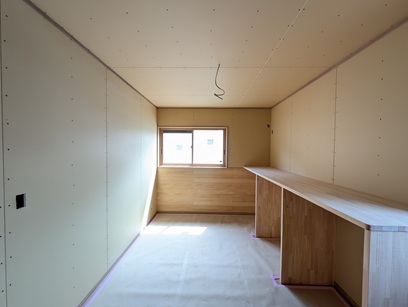 豊田市木の家工務店都築建設　幸田町新築住宅大工工事天井、壁プラスターボード張り