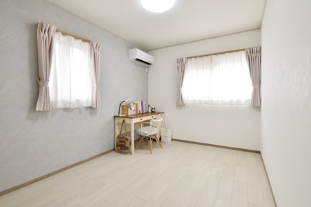 豊田市木の家工務店都築建設の注文住宅 幸田町F様邸子供部屋1 ウッドワンのピノアース床