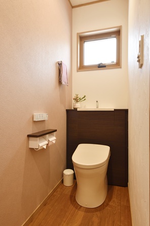 豊田市木の家工務店都築建設の新築注文住宅の洗面脱衣所とユニットバス 幸田町